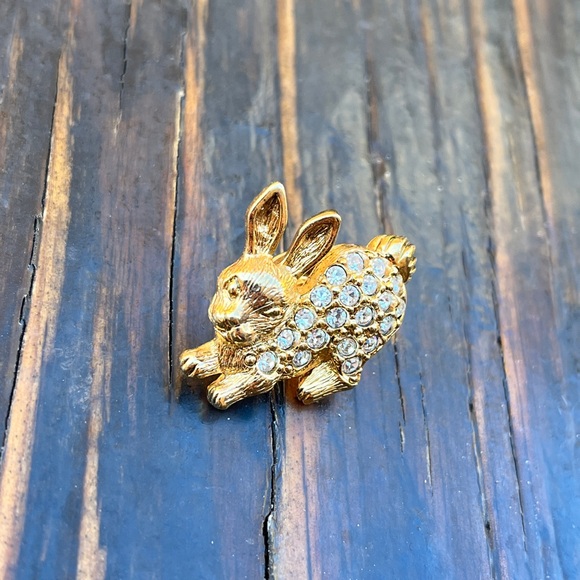 3/$30 💖 Vintage Avon Rabbit Pin - Picture 3 of 8